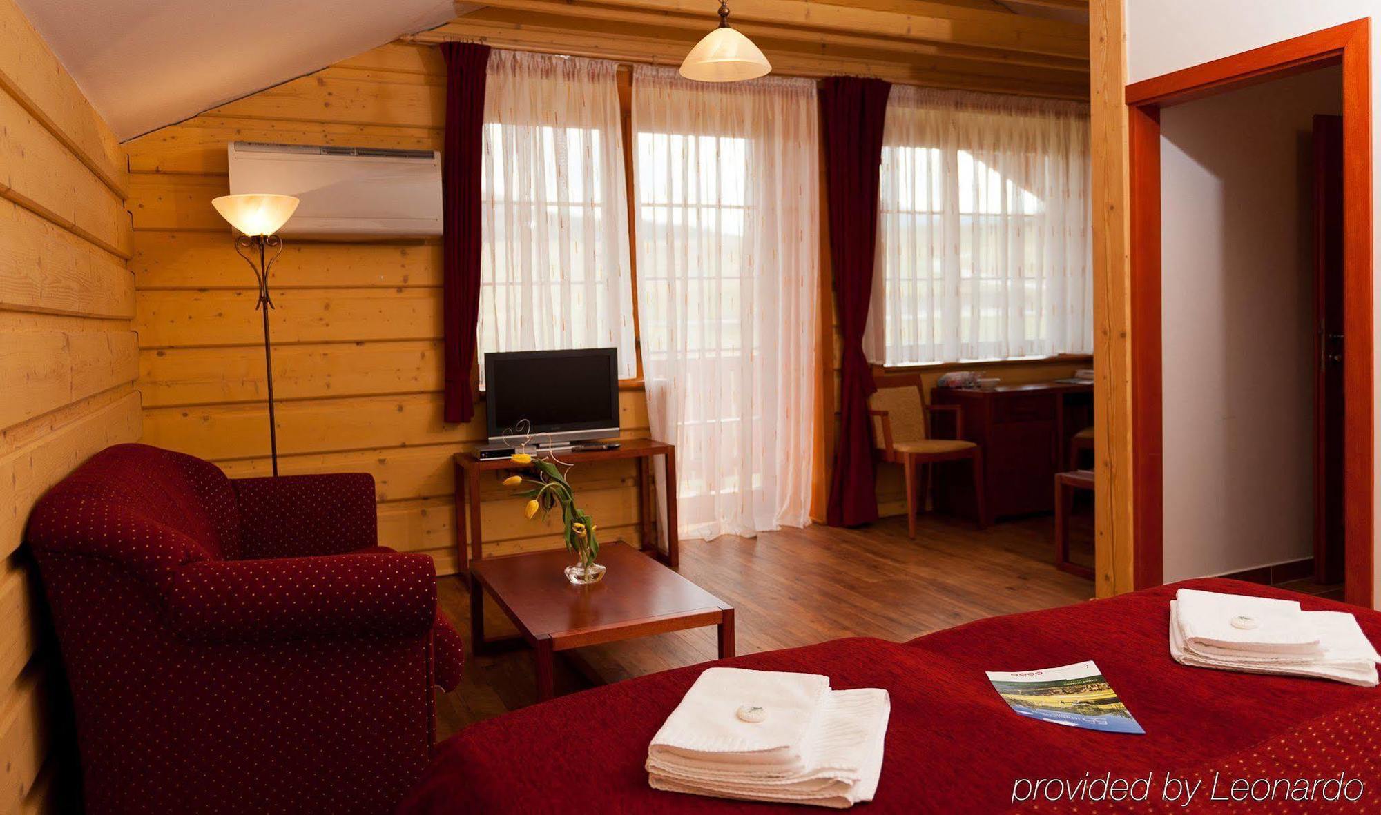Green Inn Hotel Ostravice Oda fotoğraf